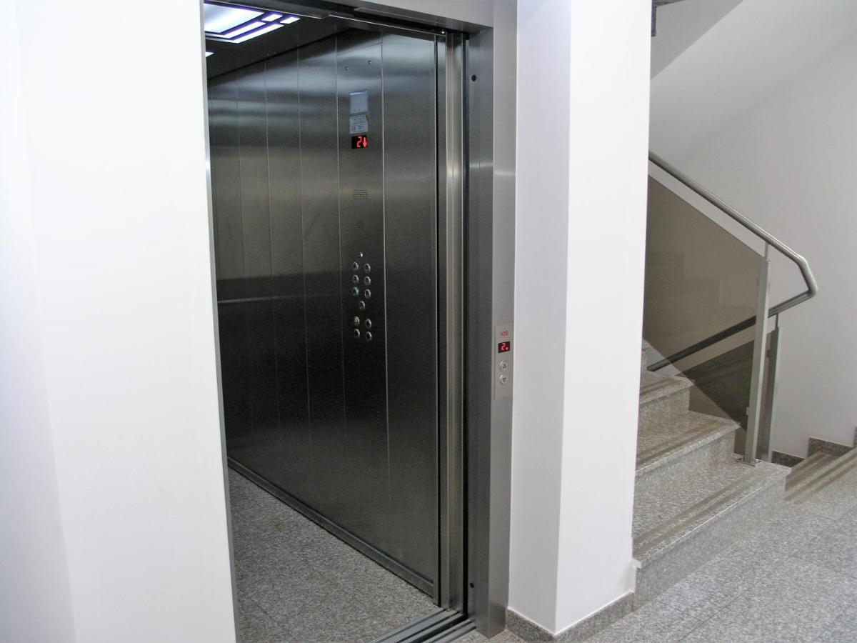 Apartament Metro Kowienska Varşova Dış mekan fotoğraf